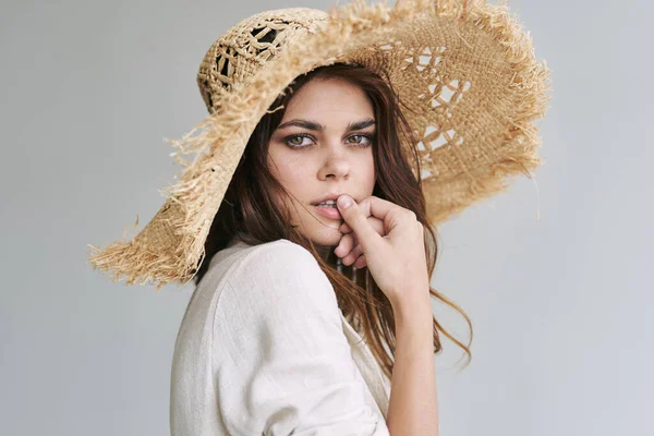 Portrait Jeune Belle Femme Chapeau Paille Coup Mode — Photo