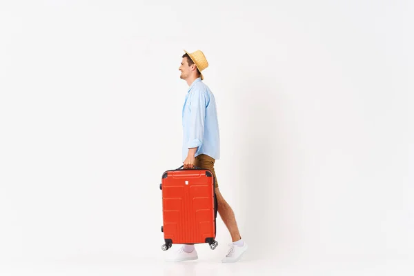 Jeune Homme Avec Valise Rouge Studio — Photo