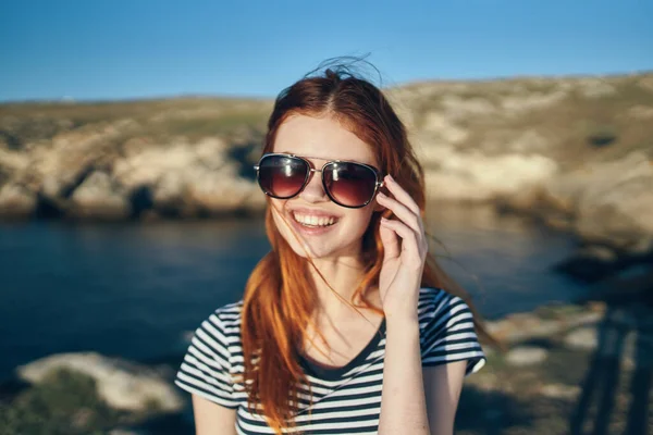 Jovem Mulher Bonita Óculos Sol Livre — Fotografia de Stock