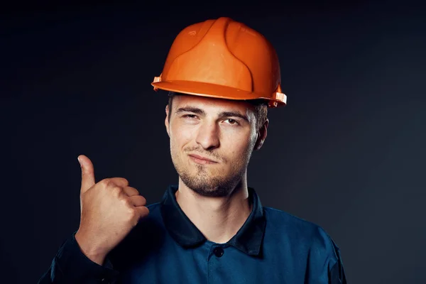 Studio Shot Young Worker Orange Helmet Gesturing Thumb — Stock Photo, Image