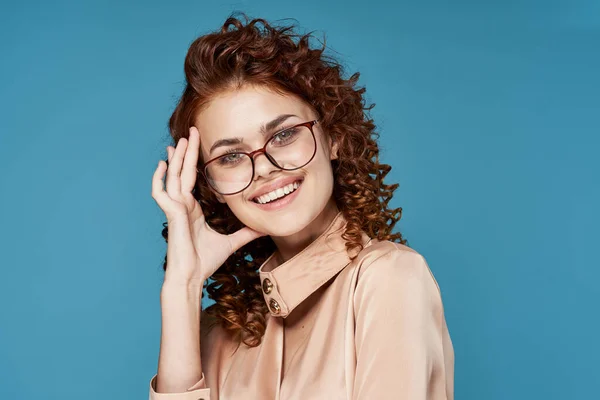 Fiatal Gyönyörű Visel Szemüveget — Stock Fotó