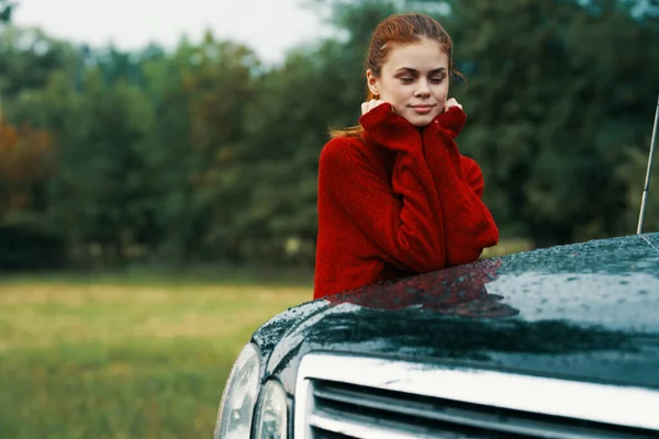 Jovem Bela Mulher Motorista Carro — Fotografia de Stock