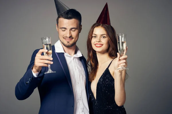 Porträtt Unga Vackra Par Firar Födelsedag Med Champagne — Stockfoto