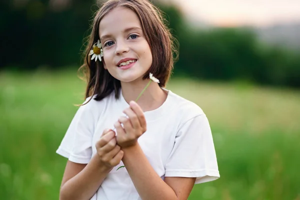 Young Cute Girl Having Fun Meadow — Stock Photo, Image