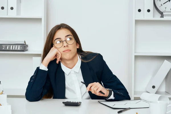 Businesswoman Sitting Office Looking Away — Stock Photo, Image