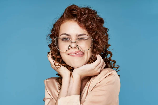 Junge Schöne Frau Mit Brille — Stockfoto