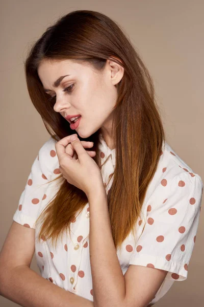 Joven Hermosa Mujer Gafas Sol Posando Estudio —  Fotos de Stock