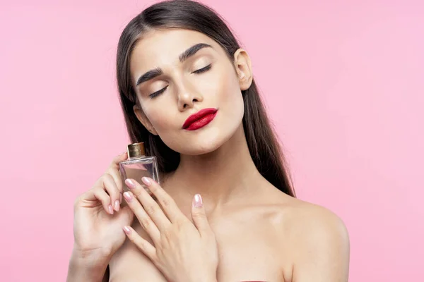 Retrato Joven Hermosa Mujer Con Frasco Perfume Captura Estudio — Foto de Stock