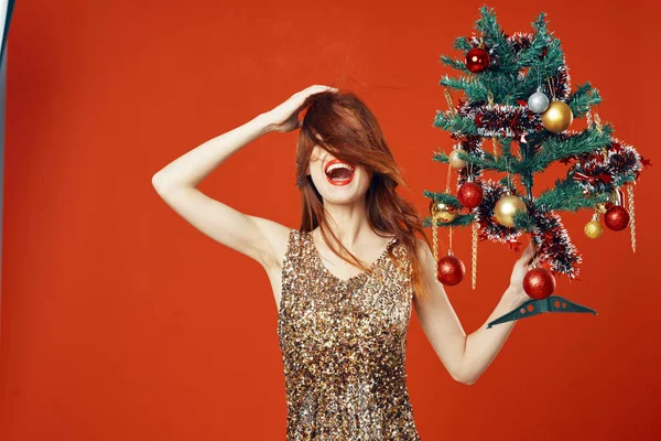 Jeune Femme Avec Sapin Noël Studio — Photo