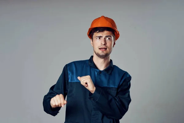 Tiro Estúdio Trabalhador Industrial Capacete Laranja — Fotografia de Stock