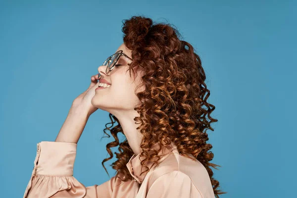 Junge Schöne Frau Mit Brille — Stockfoto