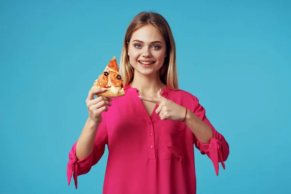 Красивая Женщина Указывая Пиццу Изолированном Фоне — стоковое фото