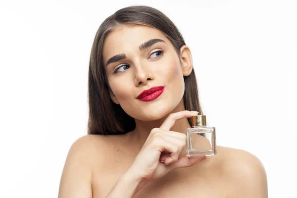 Retrato Mujer Joven Hermosa Con Frasco Perfume Aislado Sobre Fondo — Foto de Stock