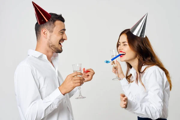 Retrato Jovem Belo Casal Celebrando Aniversário Com Champanhe — Fotografia de Stock