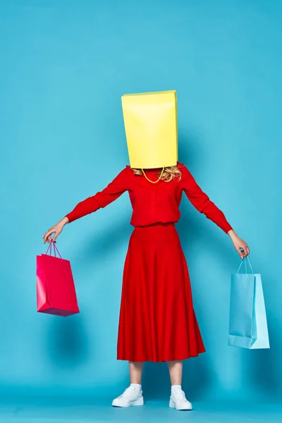 Mujer Joven Con Bolsa Compras Cabeza Estudio —  Fotos de Stock