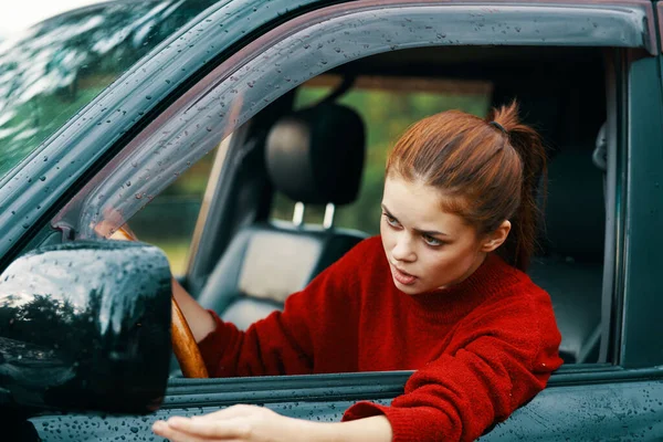 Jovem Bela Mulher Motorista Carro — Fotografia de Stock