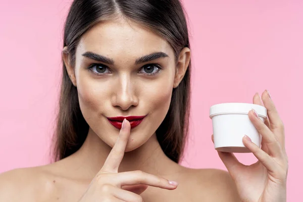 Cuidado Com Pele Beleza Retrato Jovem Mulher Bonita Com Creme — Fotografia de Stock