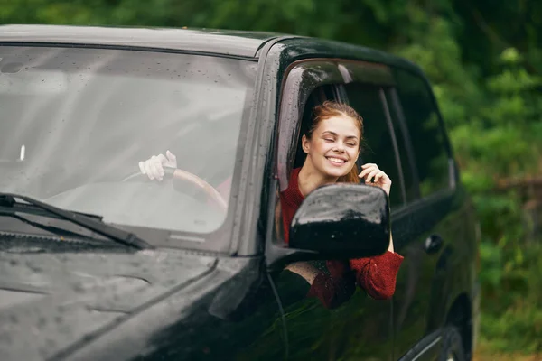 Jovem Bela Mulher Motorista Carro — Fotografia de Stock