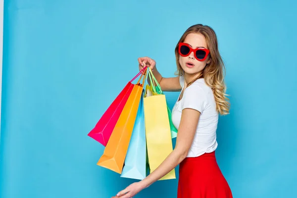 Jovem Mulher Bonita Com Sacos Compras — Fotografia de Stock