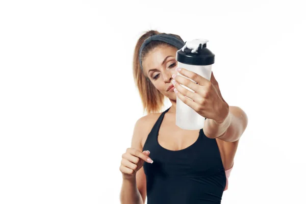 Tiro Estúdio Jovem Mulher Apto Segurando Shaker Isolado — Fotografia de Stock