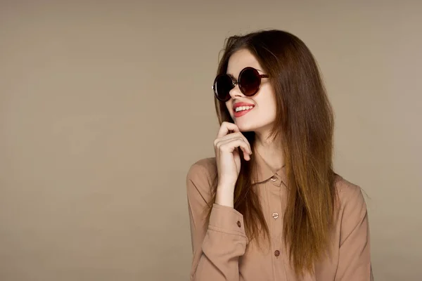 Young Beautiful Woman Sunglasses Posing Studio — Stock Photo, Image