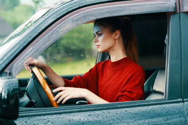 Joven Hermosa Mujer Conductor Coche — Foto de Stock