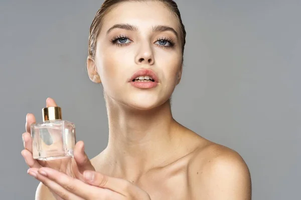 Portrait Young Beautiful Woman Perfume Bottle Studio Shot — Stock Photo, Image