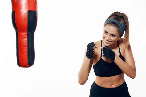 Grabado Estudio Mujer Forma Joven Boxeador Ejercicio Fondo Aislado — Foto de Stock