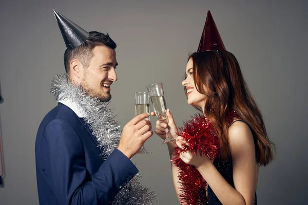 Porträt Eines Jungen Schönen Paares Das Geburtstag Mit Champagner Feiert — Stockfoto