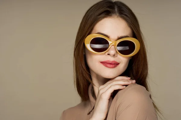 Young Beautiful Woman Sunglasses Posing Studio — Stock Photo, Image