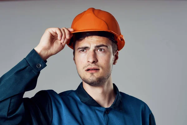 Tiro Estúdio Trabalhador Industrial Capacete Laranja — Fotografia de Stock