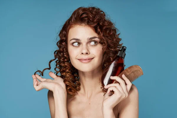 Beautiful Woman Curly Hair Comb — Stock Photo, Image