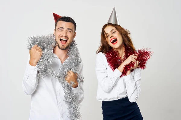 Retrato Jovem Casal Bonito Comemorando Novo Ano Chapéus Festa — Fotografia de Stock