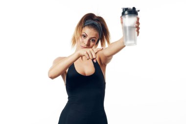 Stüdyo çekimi. Genç ve zinde bir kadın, yalnız. 