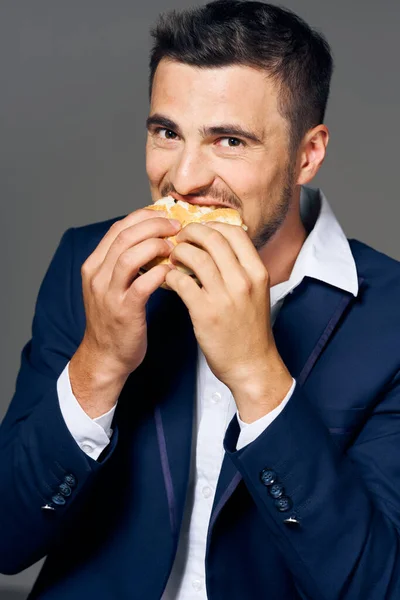 Jeune Homme Avec Hamburger Studio — Photo