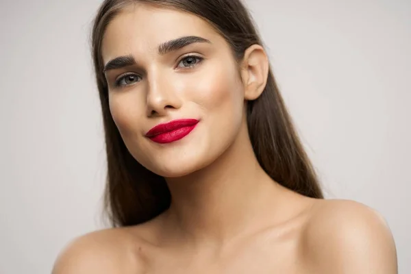 Πορτρέτο Της Νεαρής Όμορφης Γυναίκας Κόκκινο Κραγιόν Στα Χείλη Της — Φωτογραφία Αρχείου
