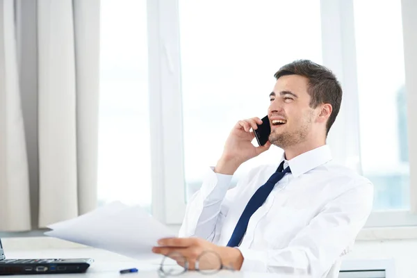 Happy Businessman Talking Smartphone Office — Stock Photo, Image