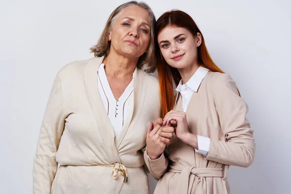 Mujer Joven Con Madre Estudio — Foto de Stock