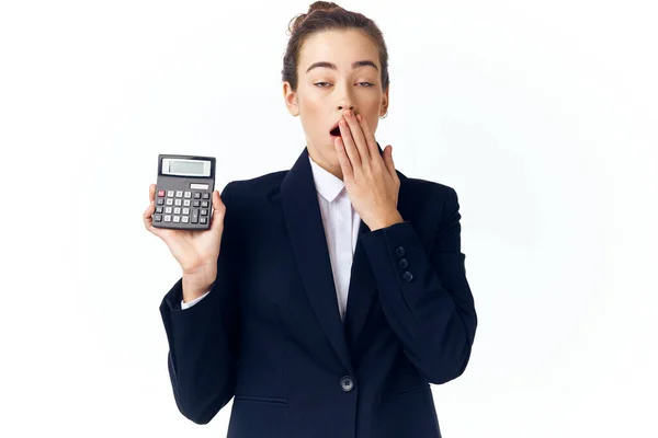 Jovem Empresária Cansada Com Calculadora Isolada — Fotografia de Stock