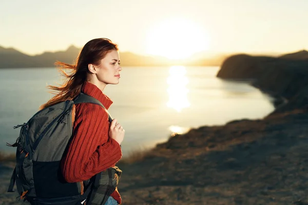 Young Woman Backpacker Traveling — Stock Photo, Image