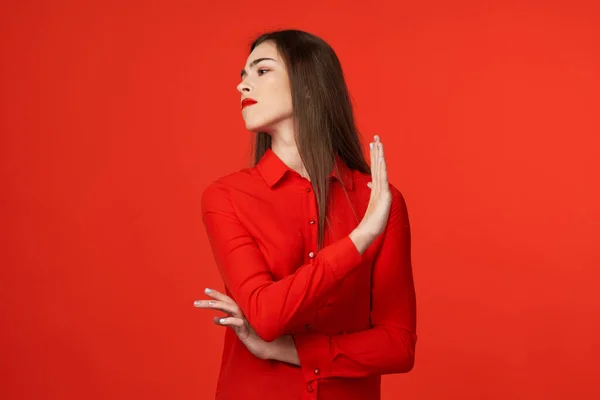 Tiro Estúdio Jovem Mulher Bonita Vermelho Com Gesto Stop Isolado — Fotografia de Stock