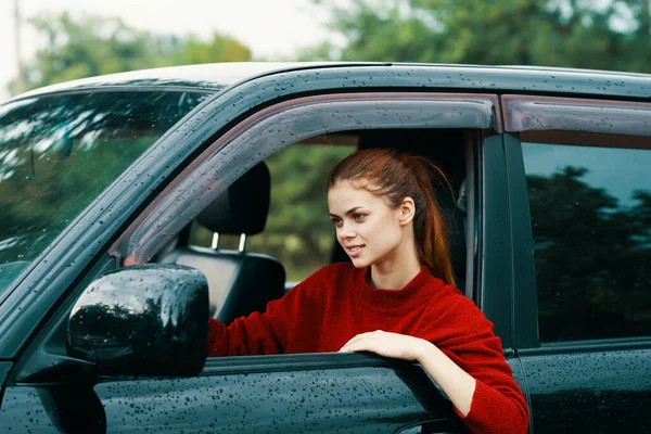 Jovem Bela Mulher Motorista Carro — Fotografia de Stock