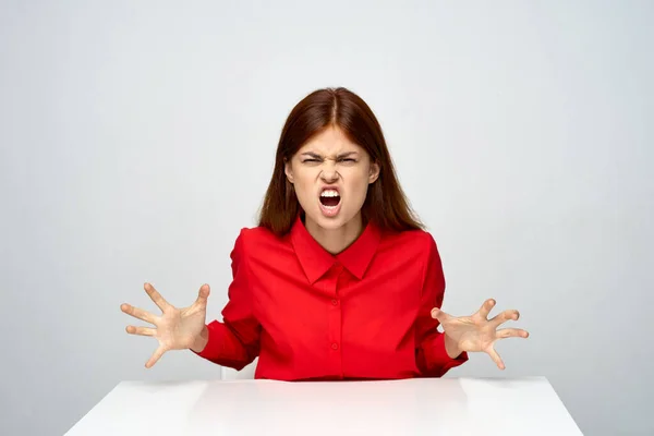 Young Angry Businesswoman Sitting Desk Shouting — Stock Photo, Image