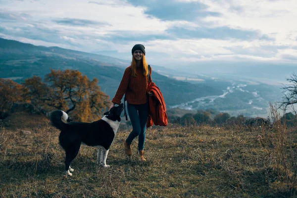 Mladá Žena Turista Cestování Podzim — Stock fotografie