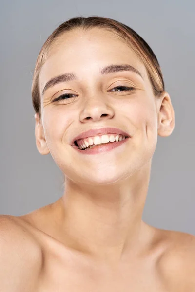 Retrato Joven Mujer Guapa Estudio Fondo Aislado — Foto de Stock