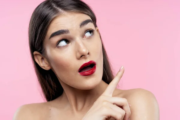 Jovem Bela Mulher Apontando Para Cima Beleza Fotografia Moda — Fotografia de Stock