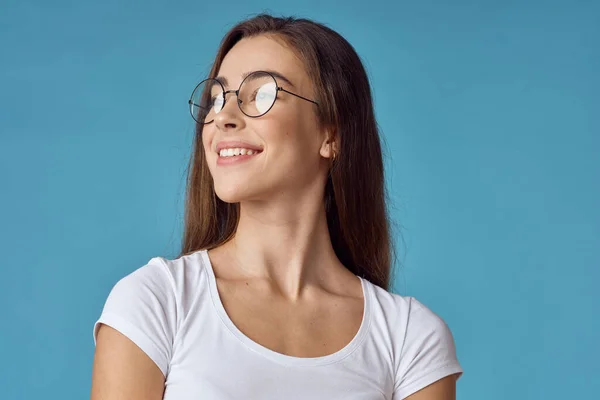 Jovem Mulher Bonita Óculos Estúdio — Fotografia de Stock