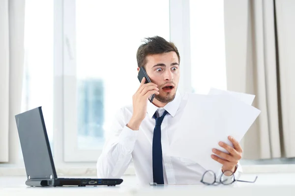 Business Concept Yong Confused Businessman Documents Talking Smartphone Office — Stock Photo, Image