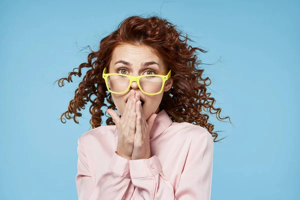 Junge Schöne Frau Mit Brille — Stockfoto