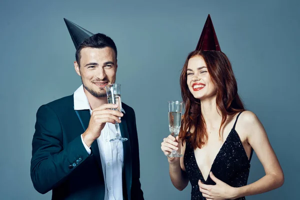 Retrato Jovem Belo Casal Celebrando Aniversário Com Champanhe — Fotografia de Stock